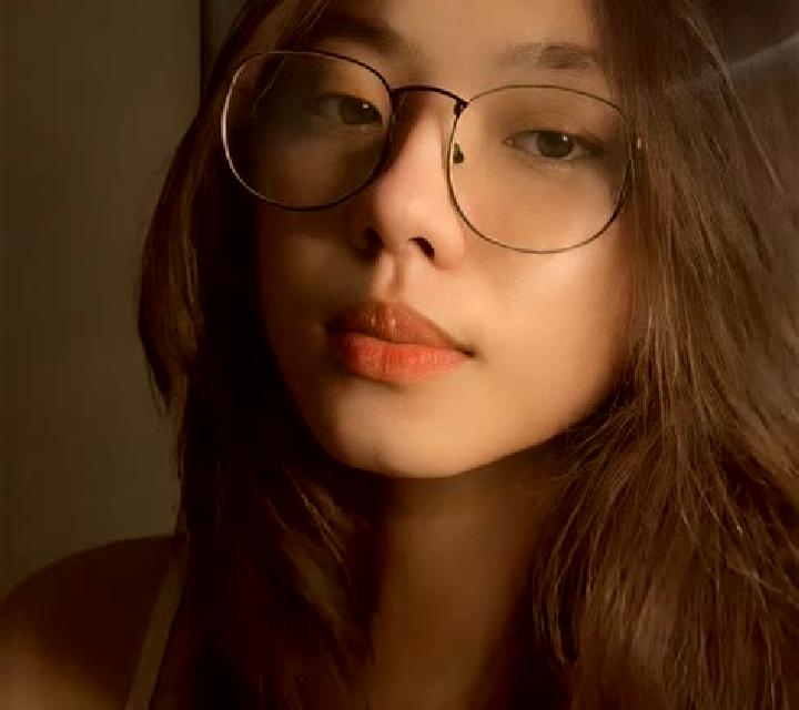 Latina Hoes model portrait